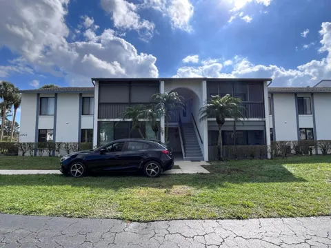 1002 Green Pine Boulevard #F2