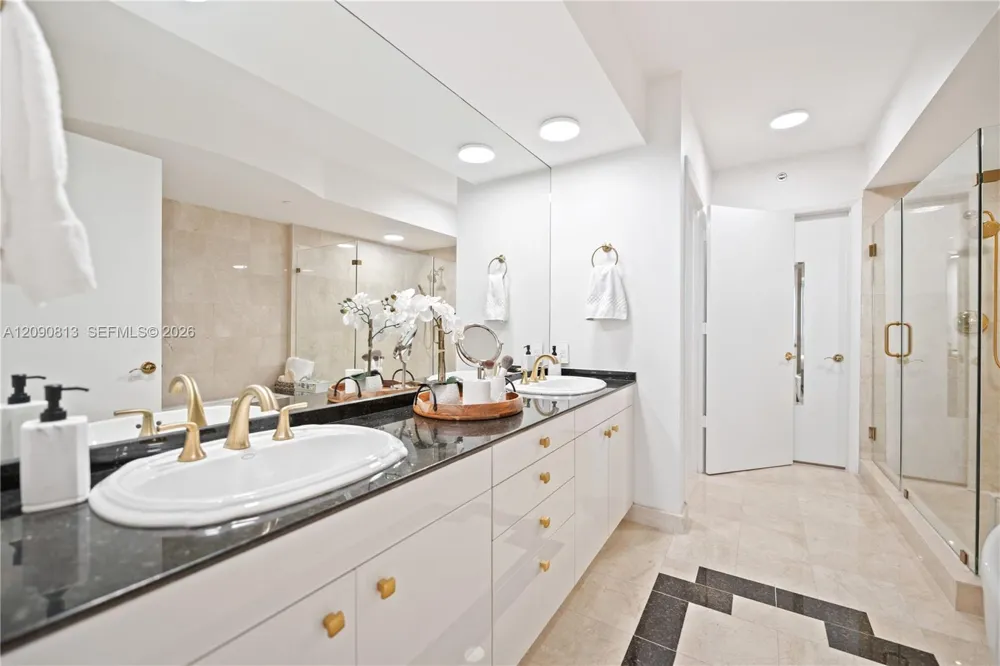19111 Collins Ave #2207 Sunny Isles Beach, FL 33160
