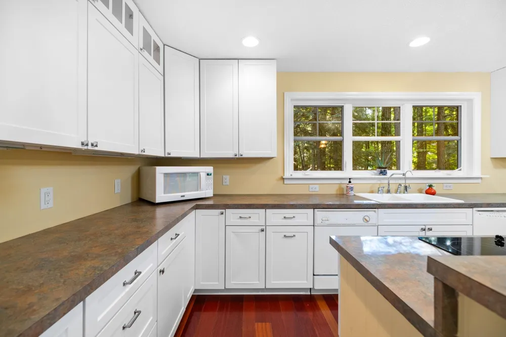 7380 Deepwater Point Acme Township, MI 49690