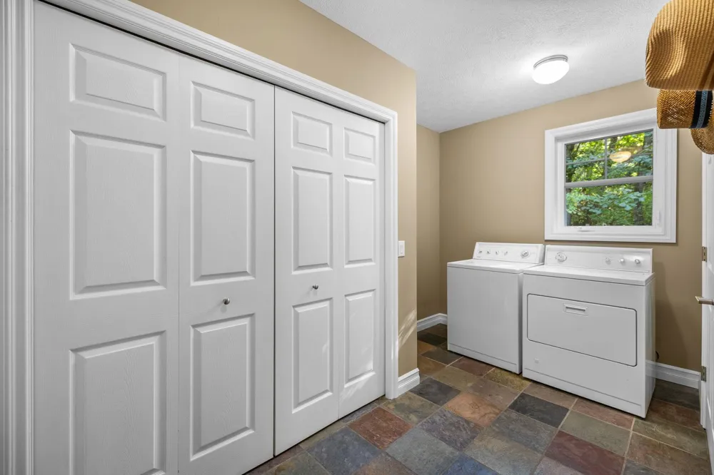 7380 Deepwater Point Acme Township, MI 49690