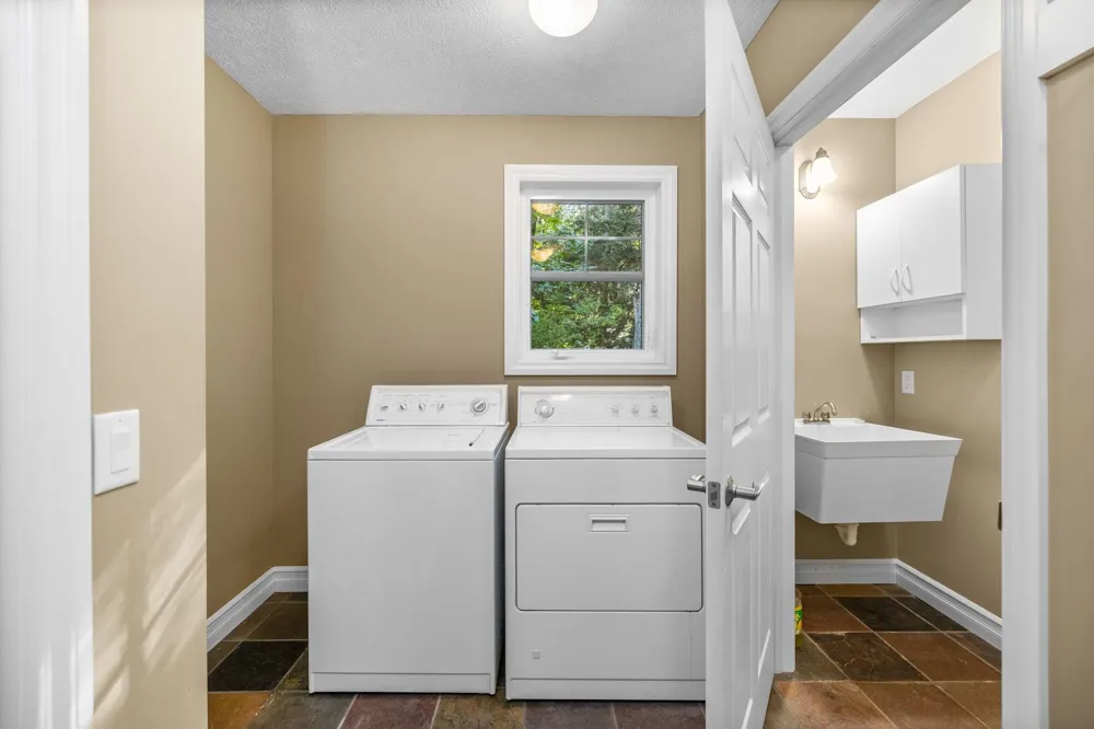 7380 Deepwater Point Acme Township, MI 49690