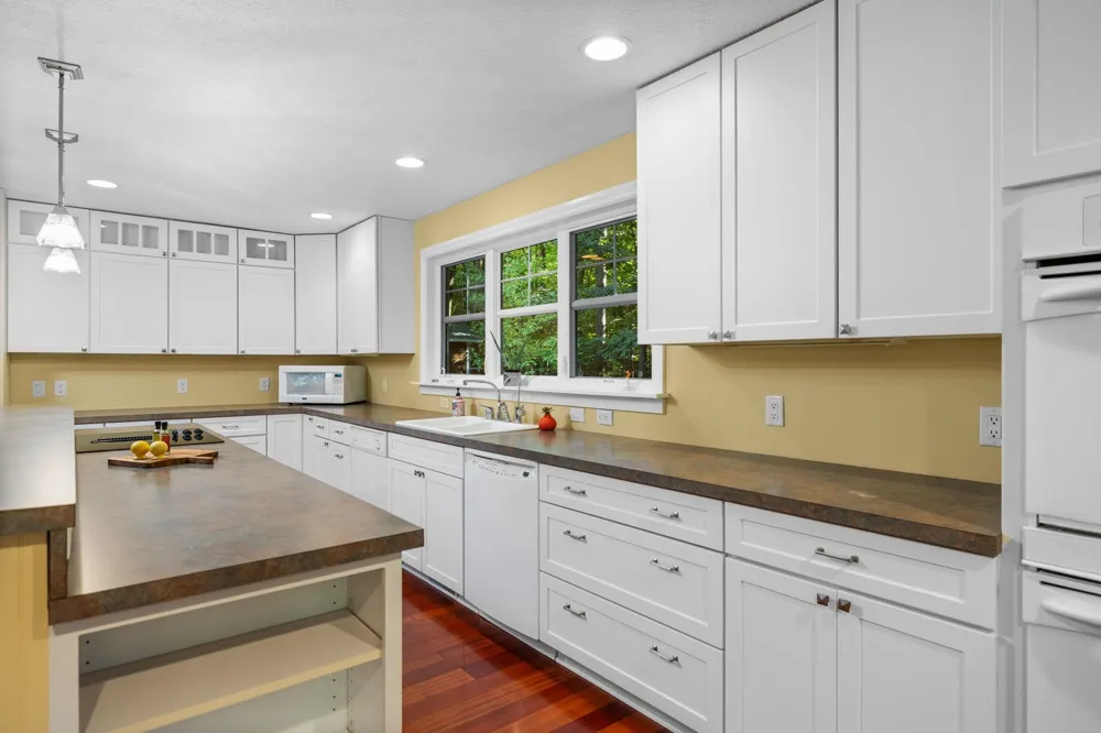 7380 Deepwater Point Acme Township, MI 49690
