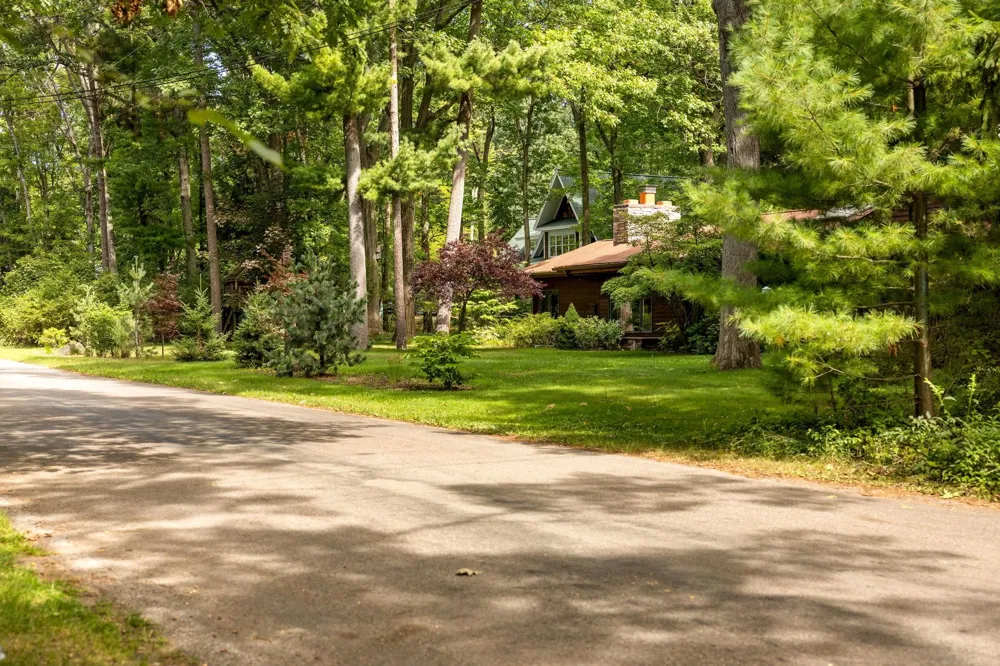 7380 Deepwater Point Acme Township, MI 49690