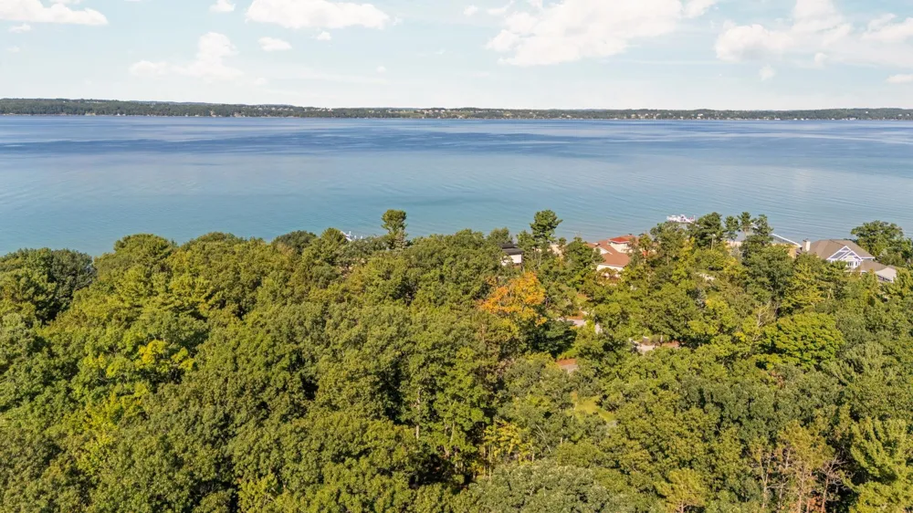 7380 Deepwater Point Acme Township, MI 49690