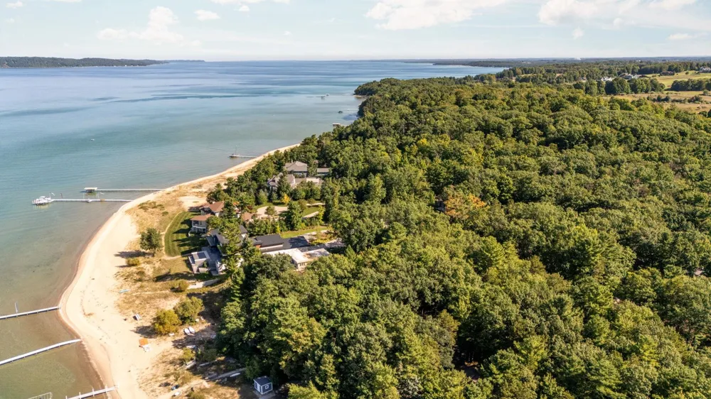 7380 Deepwater Point Acme Township, MI 49690