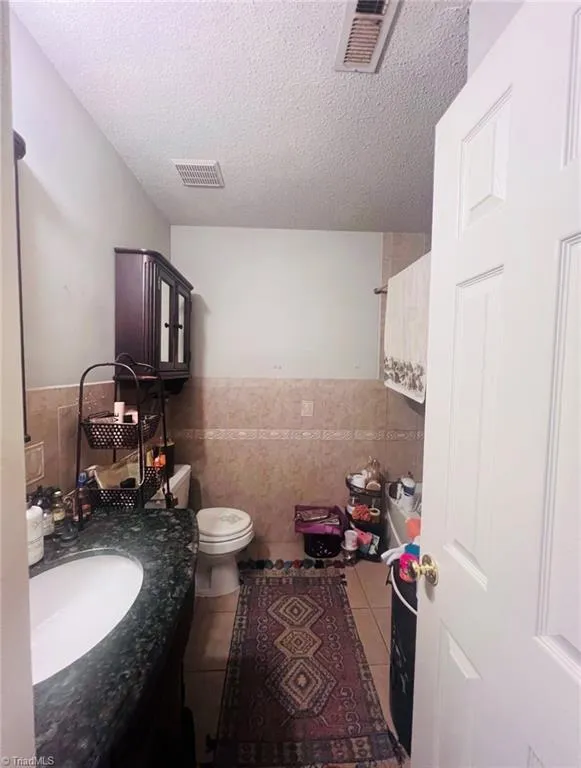 1708 Fern Hill Drive Greensboro, NC 27405