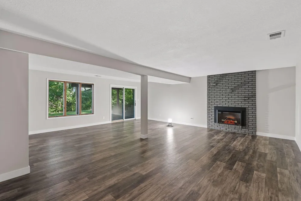 15001 Oakland Avenue S Burnsville, MN 55306