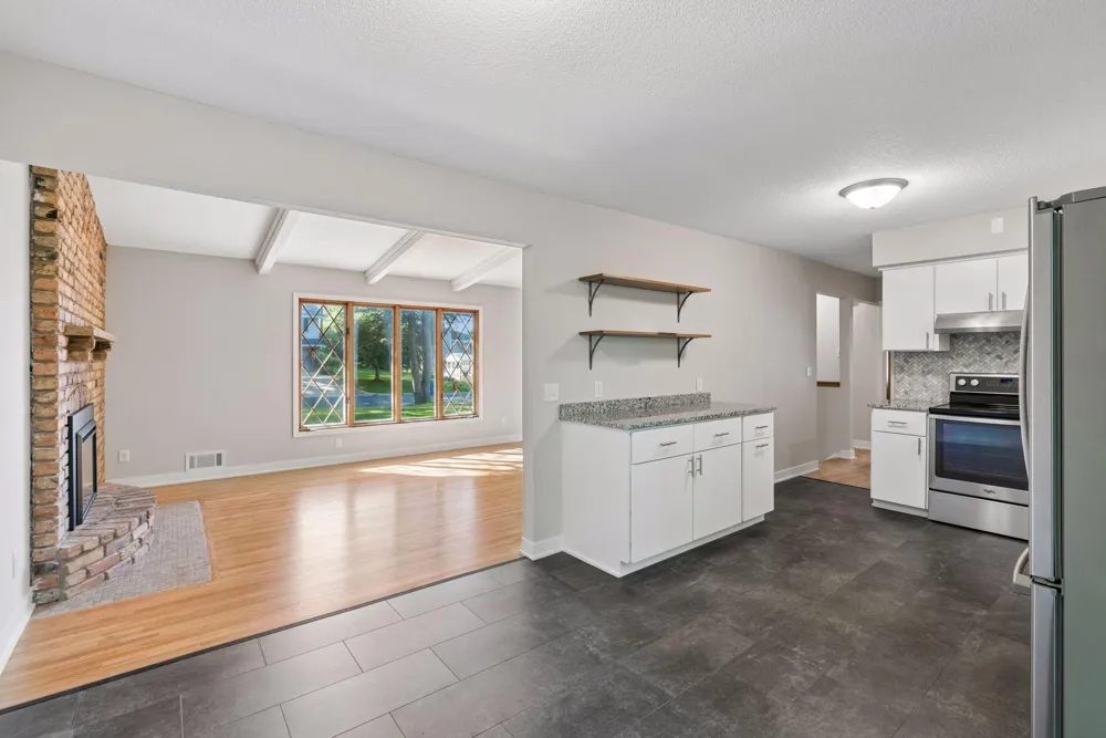 15001 Oakland Avenue S Burnsville, MN 55306