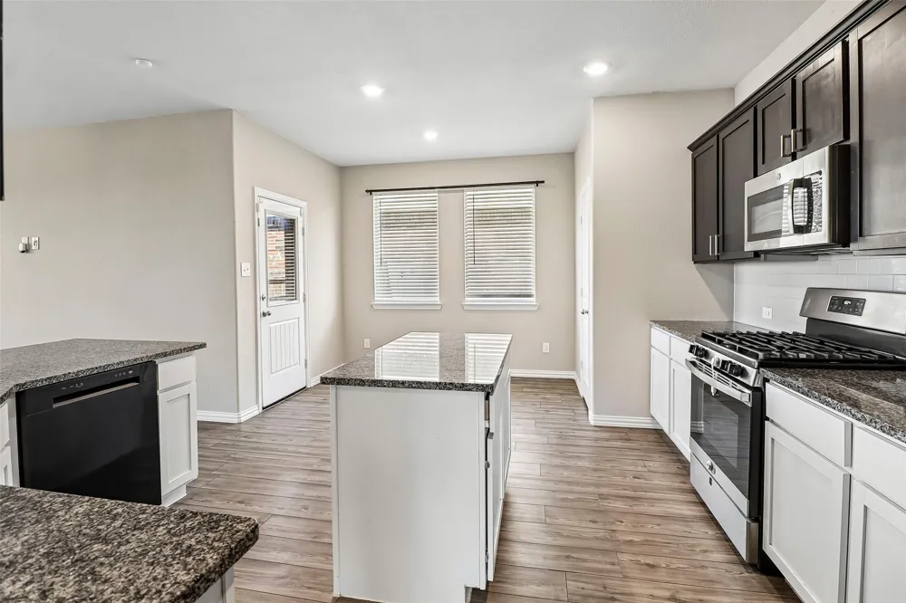 2401 Lemco Drive Forney, TX 75126