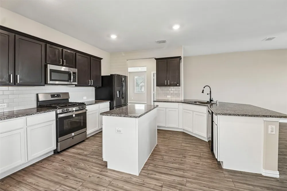 2401 Lemco Drive Forney, TX 75126