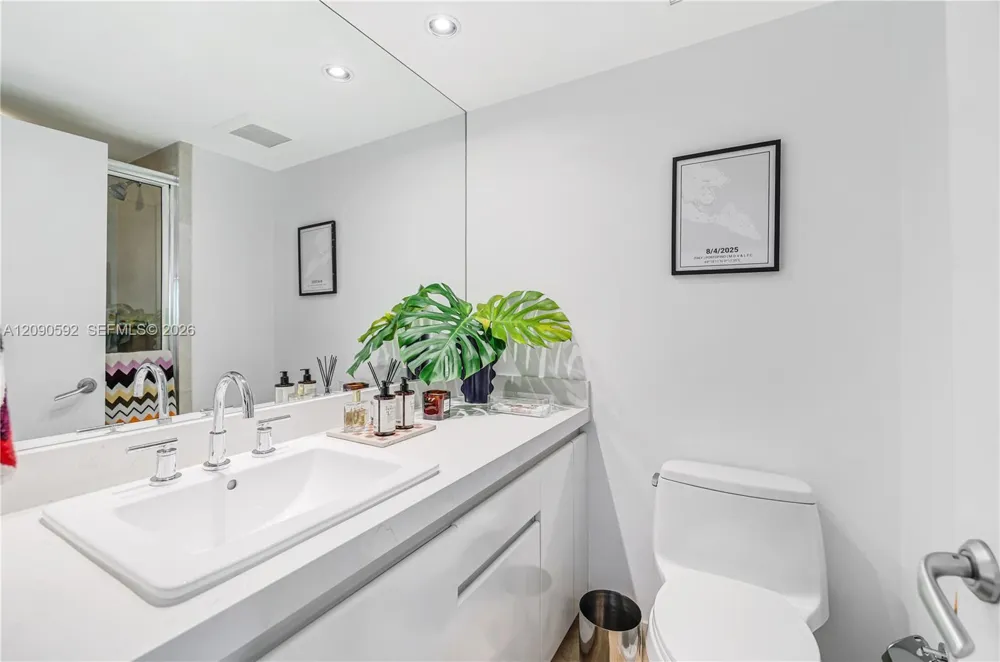 2127 SE Brickell Ave #1406 Miami, FL 33129