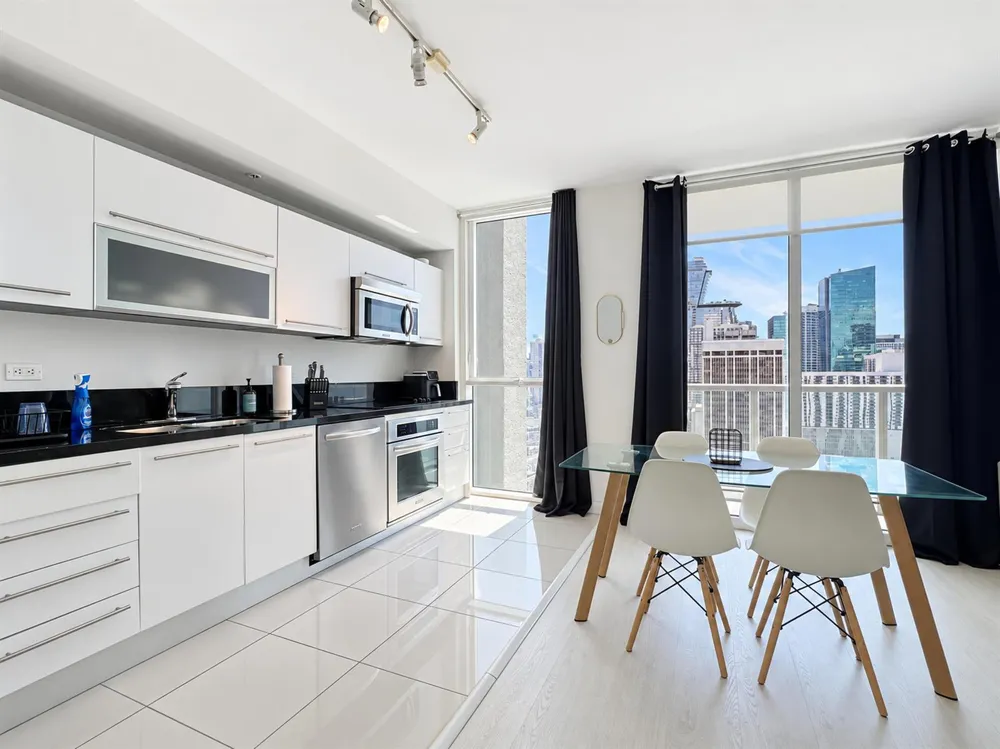 244 BISCAYNE BOULEVARD #3005 Miami, FL 33132