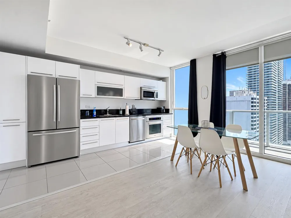 244 BISCAYNE BOULEVARD #3005 Miami, FL 33132