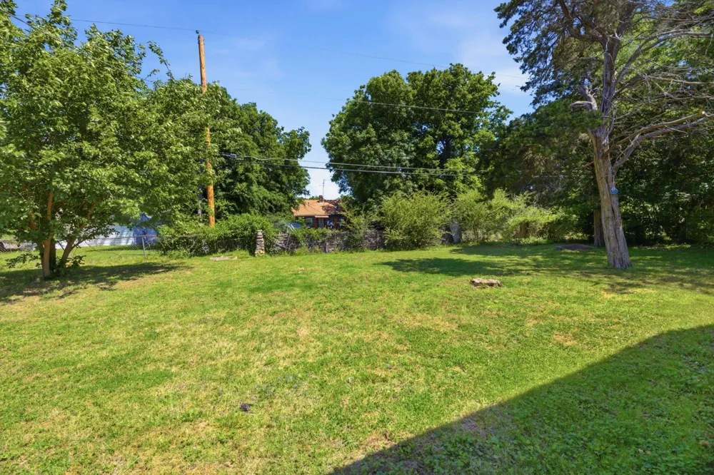 313 E Woodrow Place Tulsa, OK 74106