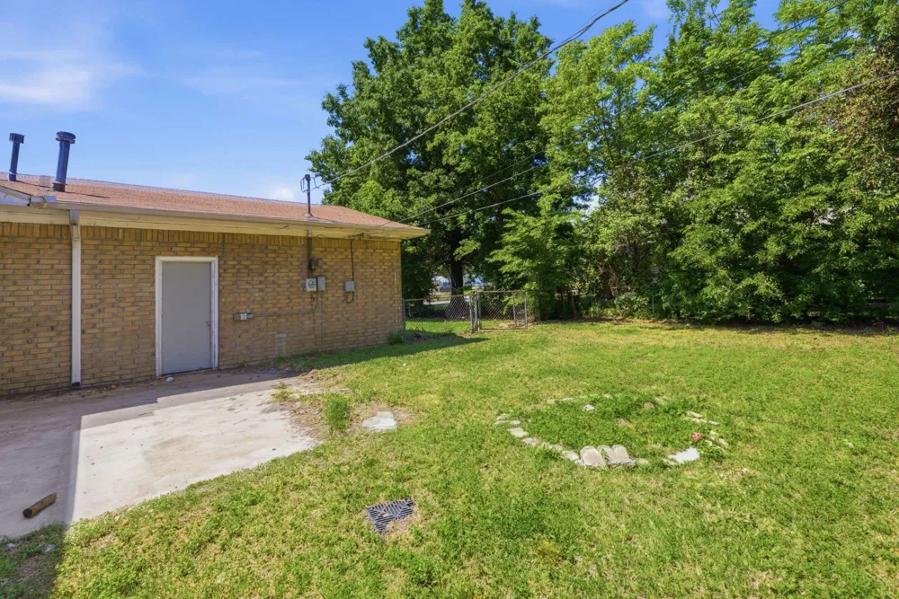 313 E Woodrow Place Tulsa, OK 74106