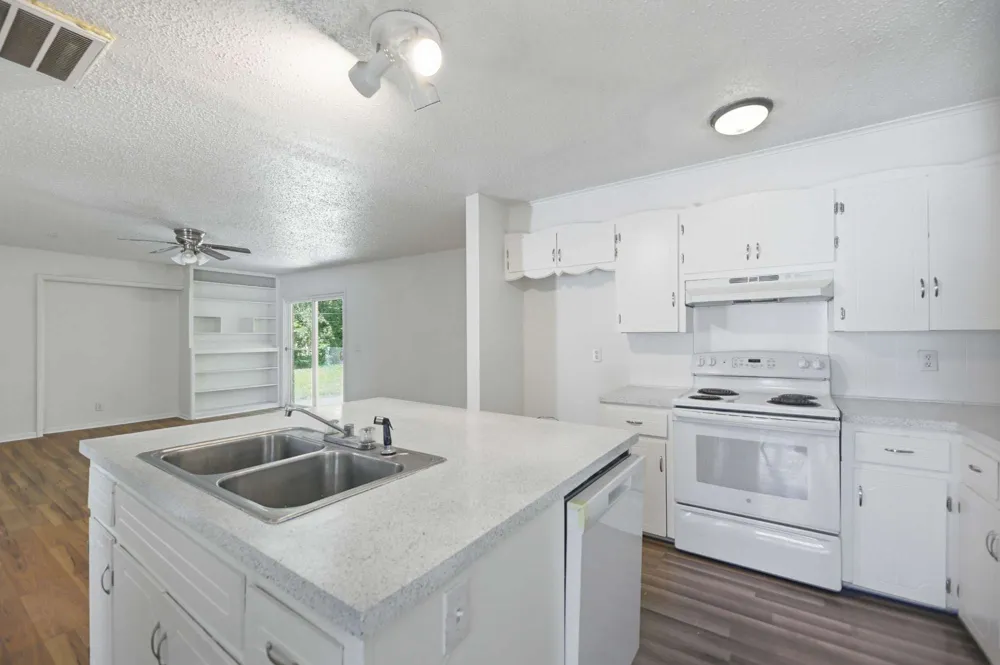 313 E Woodrow Place Tulsa, OK 74106