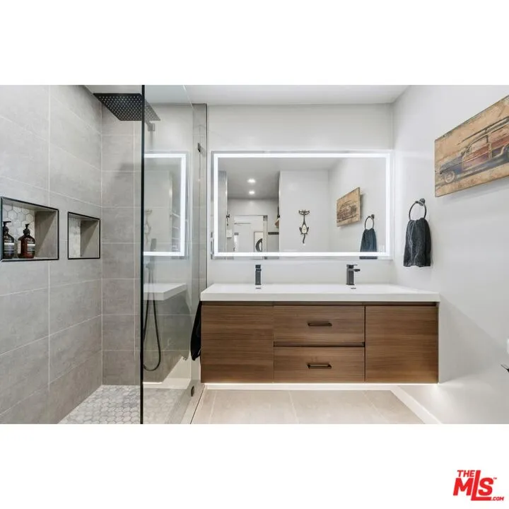1230 Horn Avenue West Hollywood, CA 90069