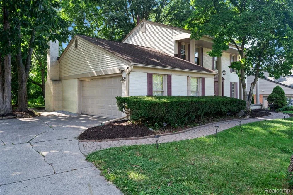 2196 Willow Leaf Drive Rochester Hills City, MI 48309