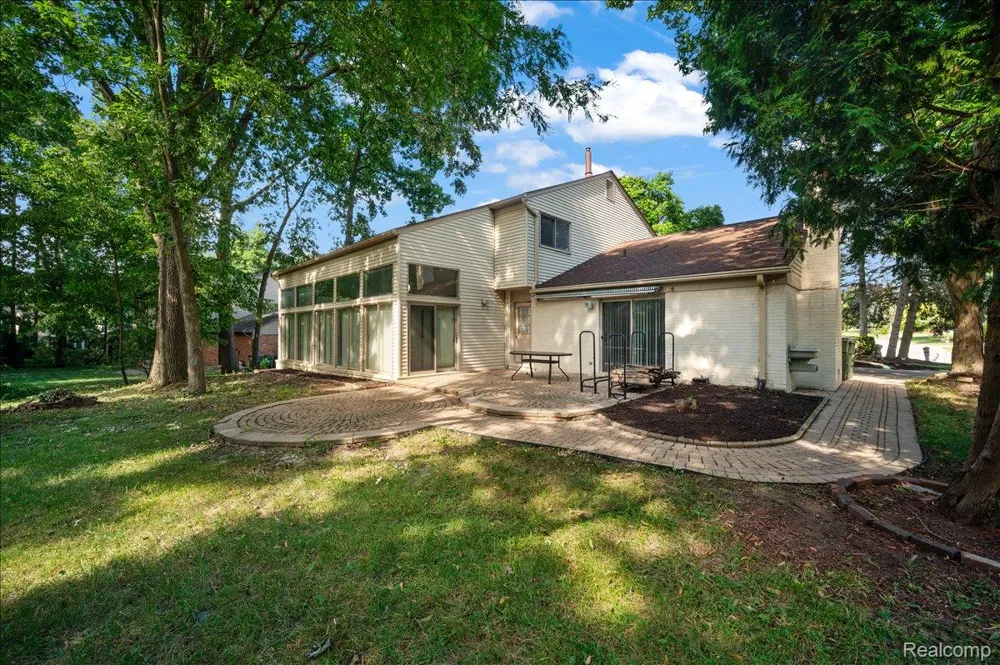 2196 Willow Leaf Drive Rochester Hills City, MI 48309