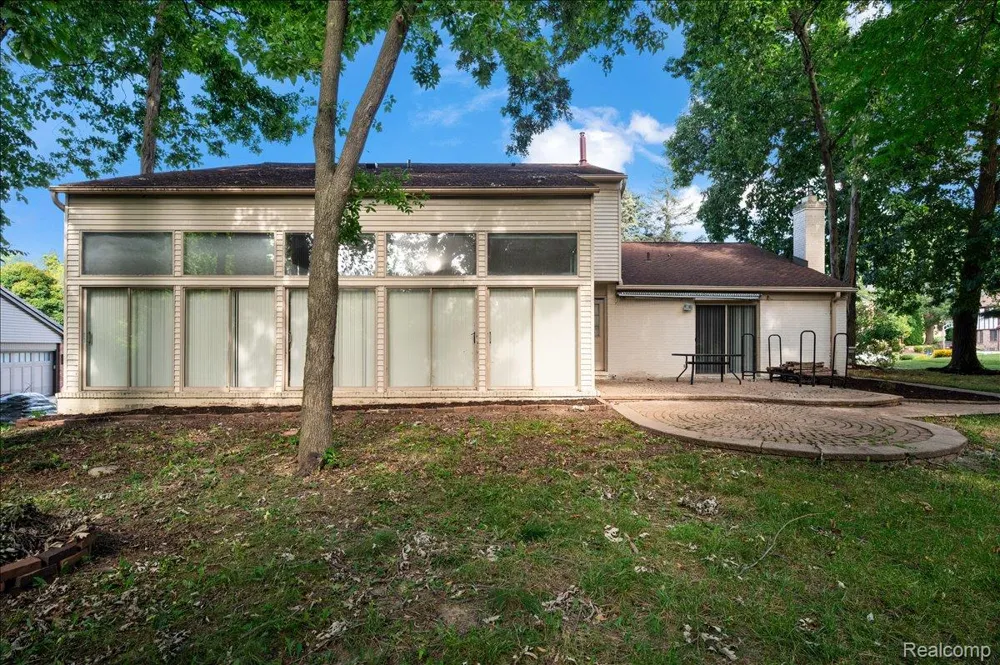 2196 Willow Leaf Drive Rochester Hills City, MI 48309