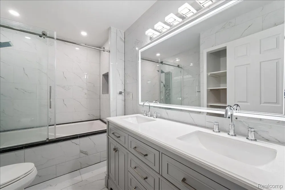2196 Willow Leaf Drive Rochester Hills City, MI 48309