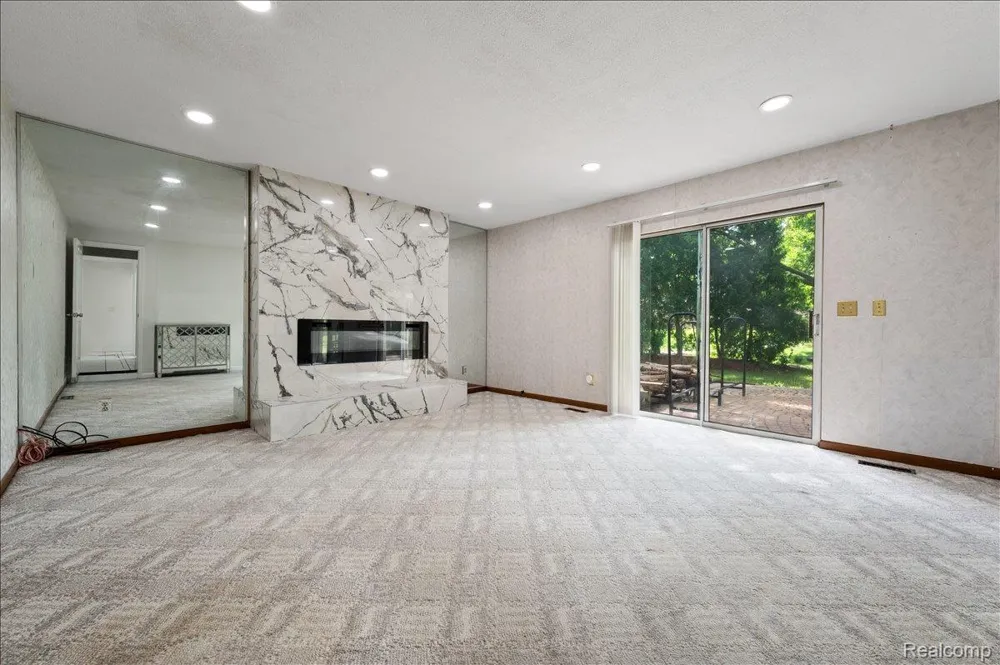 2196 Willow Leaf Drive Rochester Hills City, MI 48309
