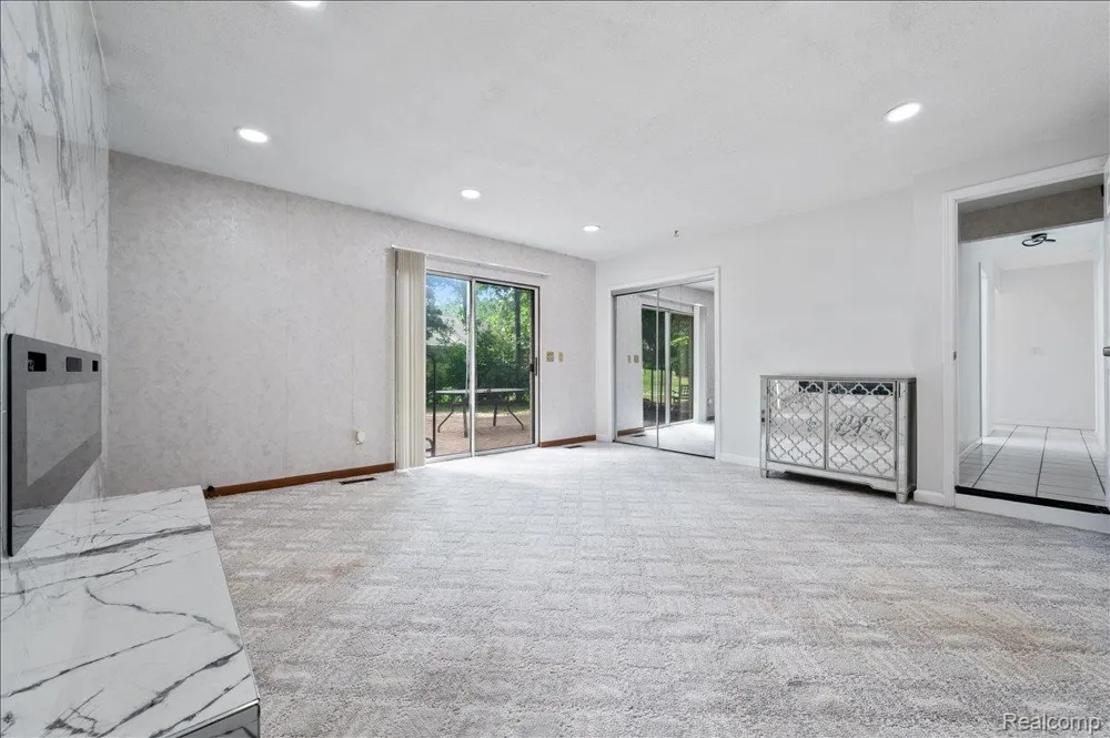 2196 Willow Leaf Drive Rochester Hills City, MI 48309