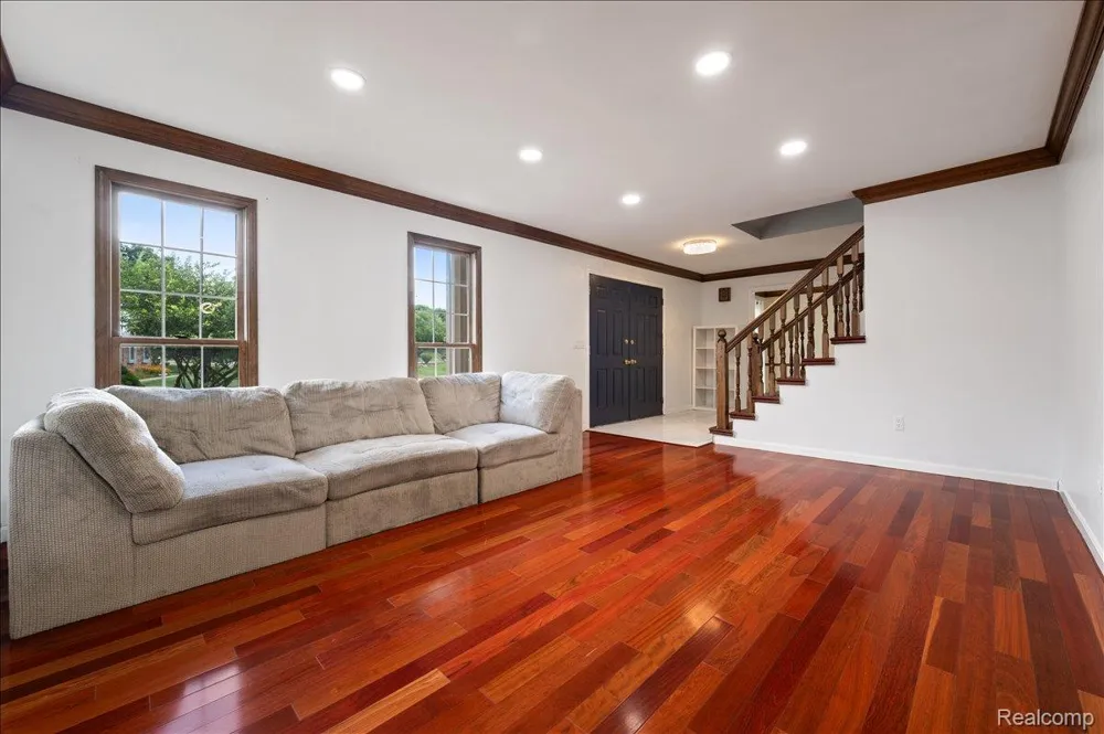 2196 Willow Leaf Drive Rochester Hills City, MI 48309