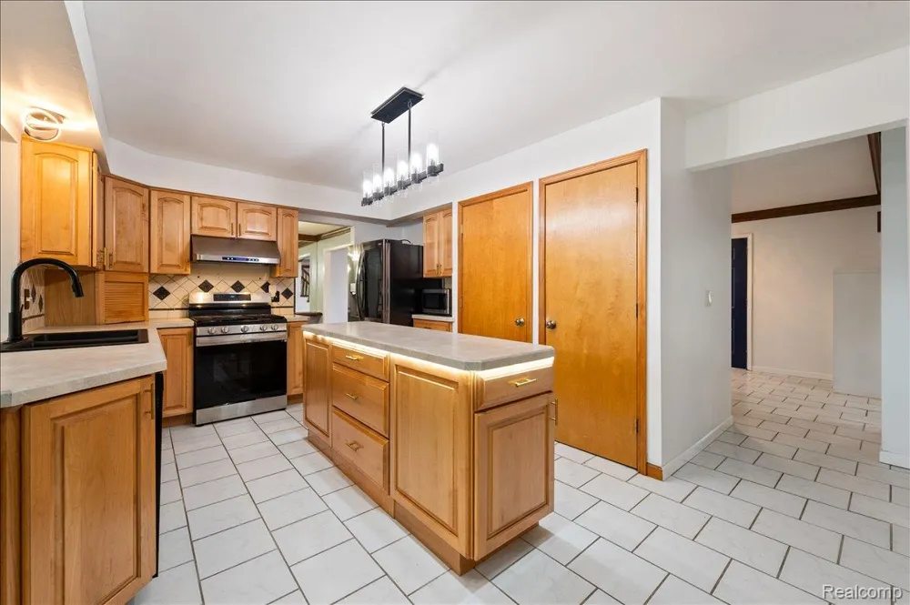 2196 Willow Leaf Drive Rochester Hills City, MI 48309