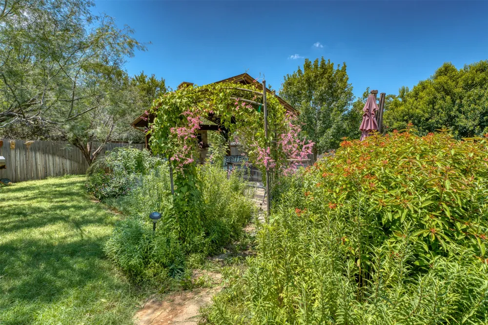 706 Rogart Drive Spicewood, TX 78669