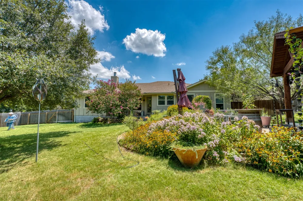 706 Rogart Drive Spicewood, TX 78669