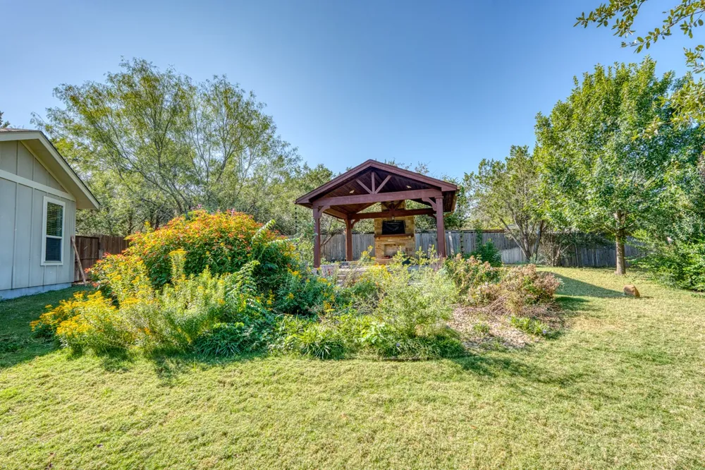 706 Rogart Drive Spicewood, TX 78669