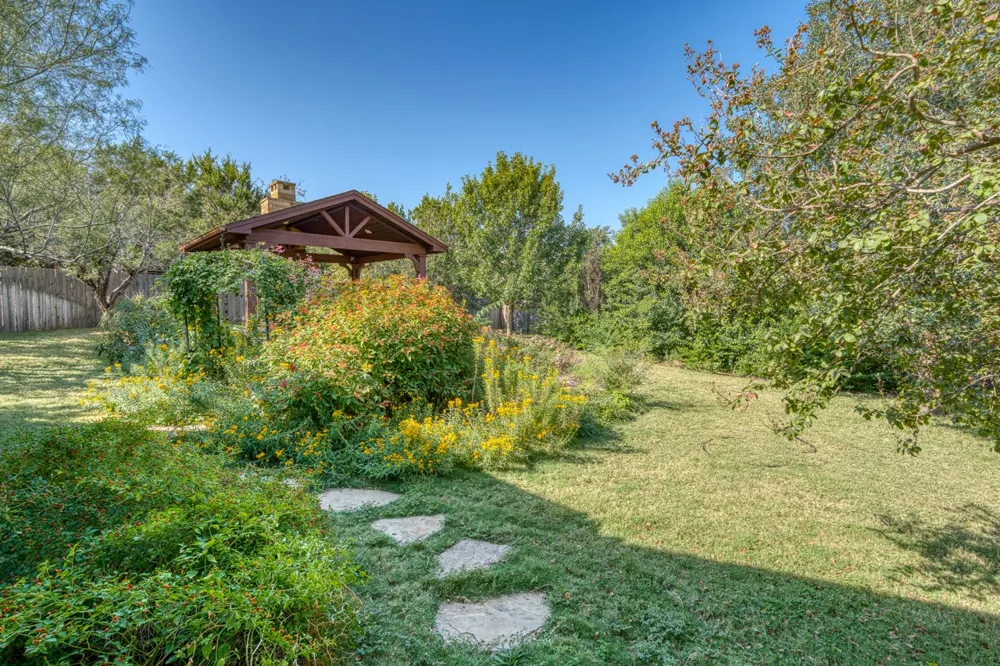 706 Rogart Drive Spicewood, TX 78669