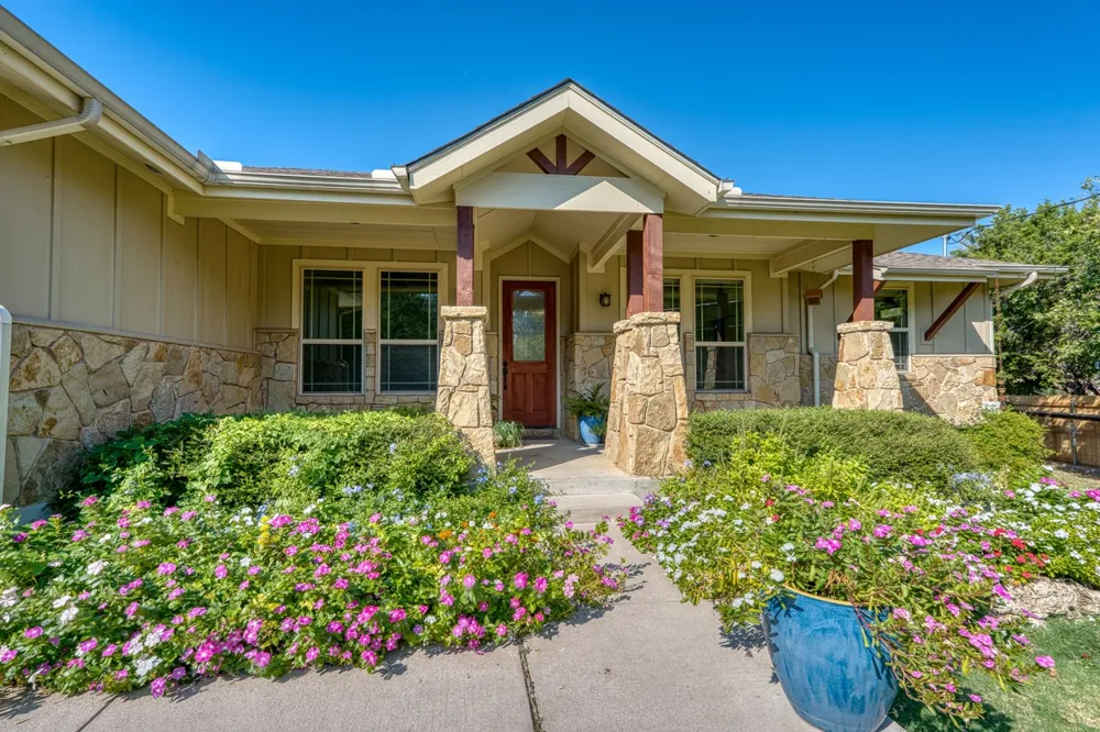 706 Rogart Drive Spicewood, TX 78669