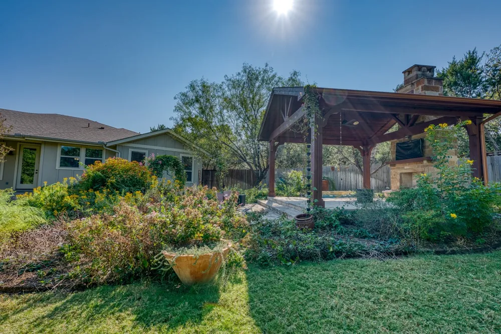706 Rogart Drive Spicewood, TX 78669