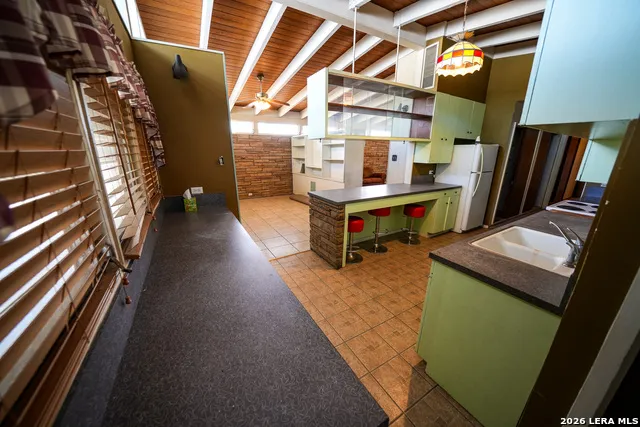 664 S Edwards Ave Charlotte, TX 78011