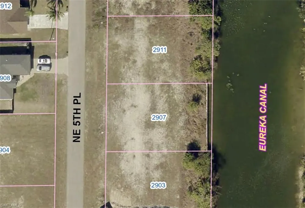 2907 NE 5th Place Cape Coral, FL 33909