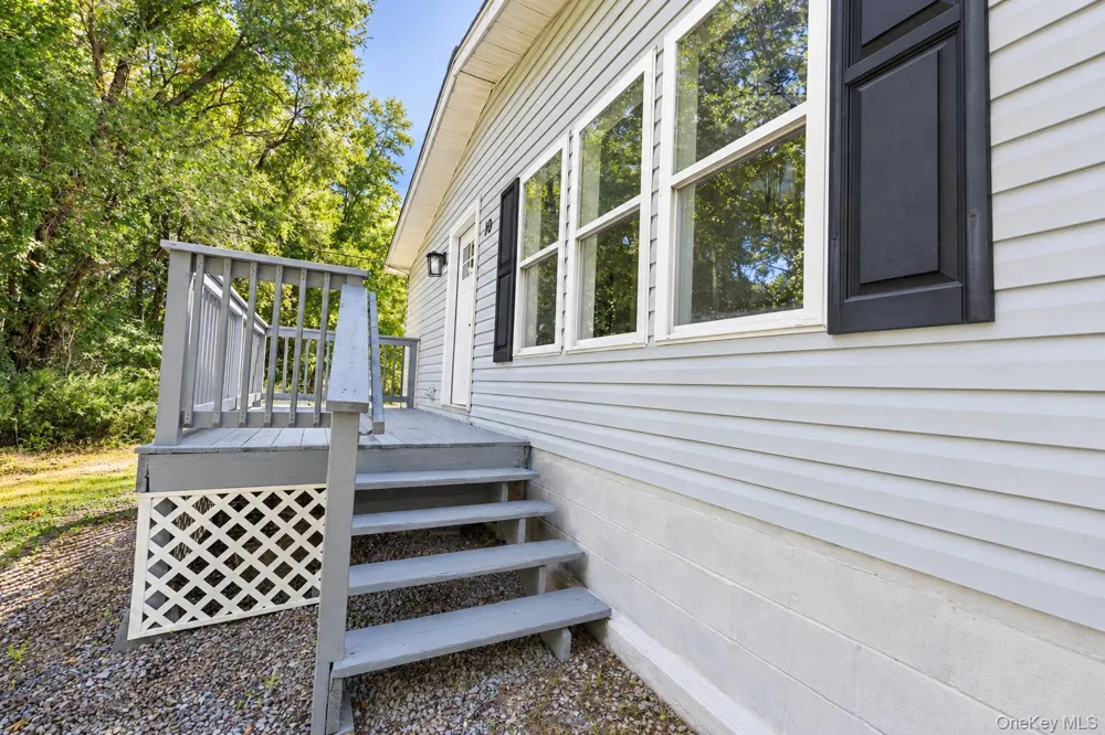 10 Spike Horn Road Saugerties, NY 12477