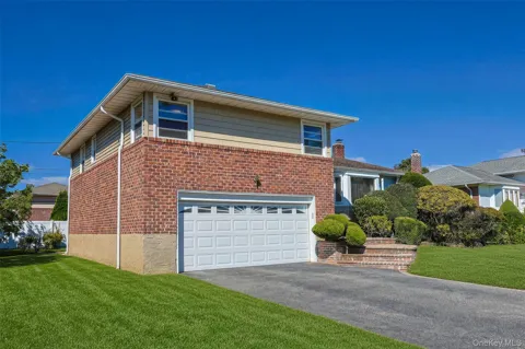 25 Hollywood Drive