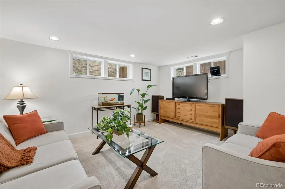 9555 W 6th Avenue Lakewood, CO 80215