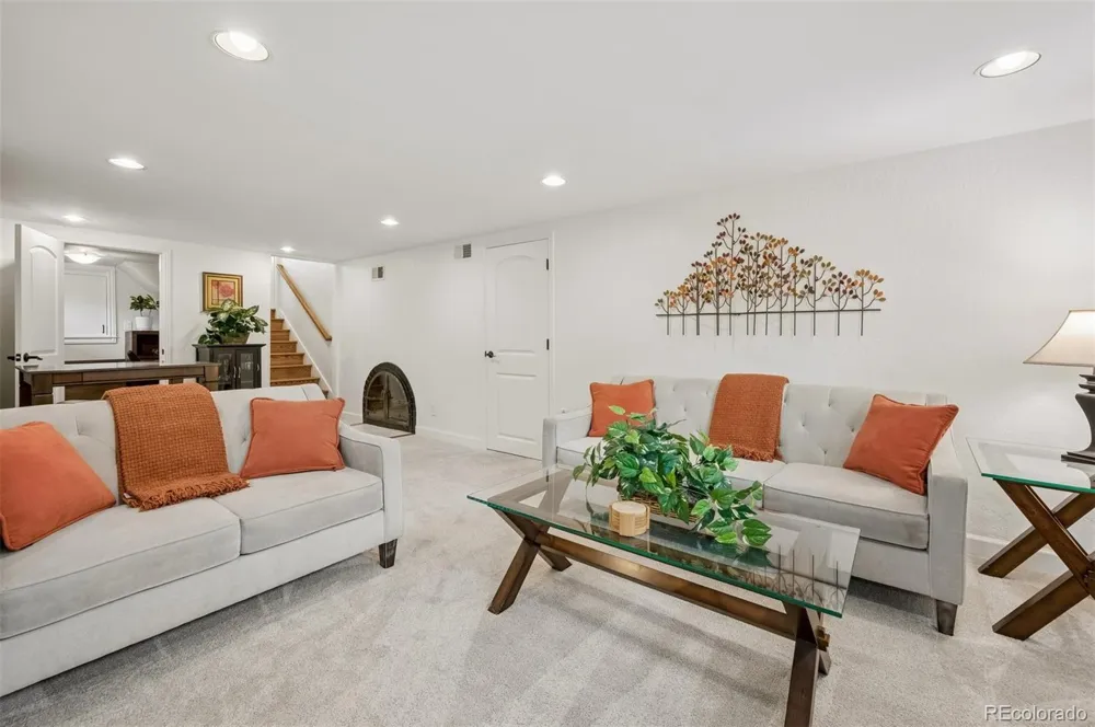 9555 W 6th Avenue Lakewood, CO 80215