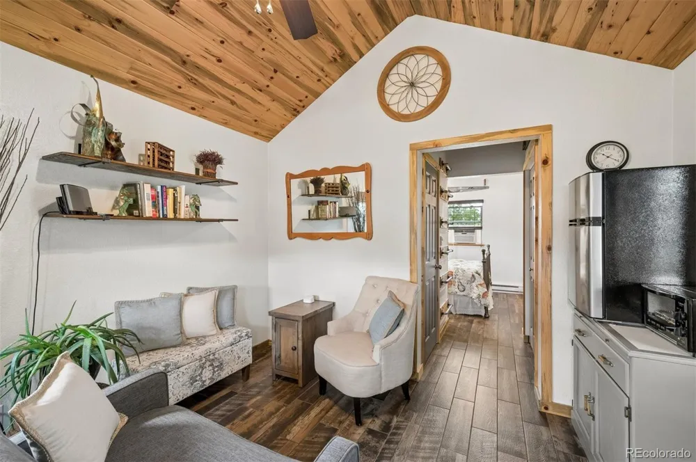 9555 W 6th Avenue Lakewood, CO 80215