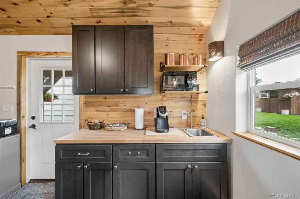 9555 W 6th Avenue Lakewood, CO 80215