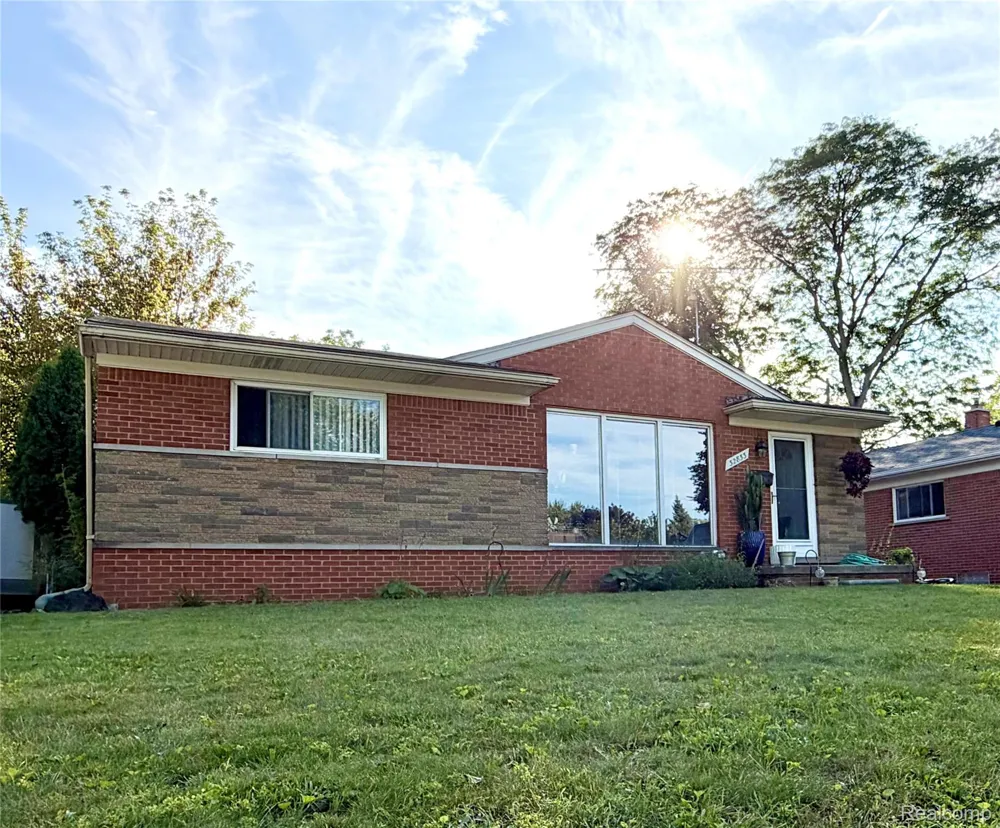 32833 Merritt Drive Westland City, MI 48185