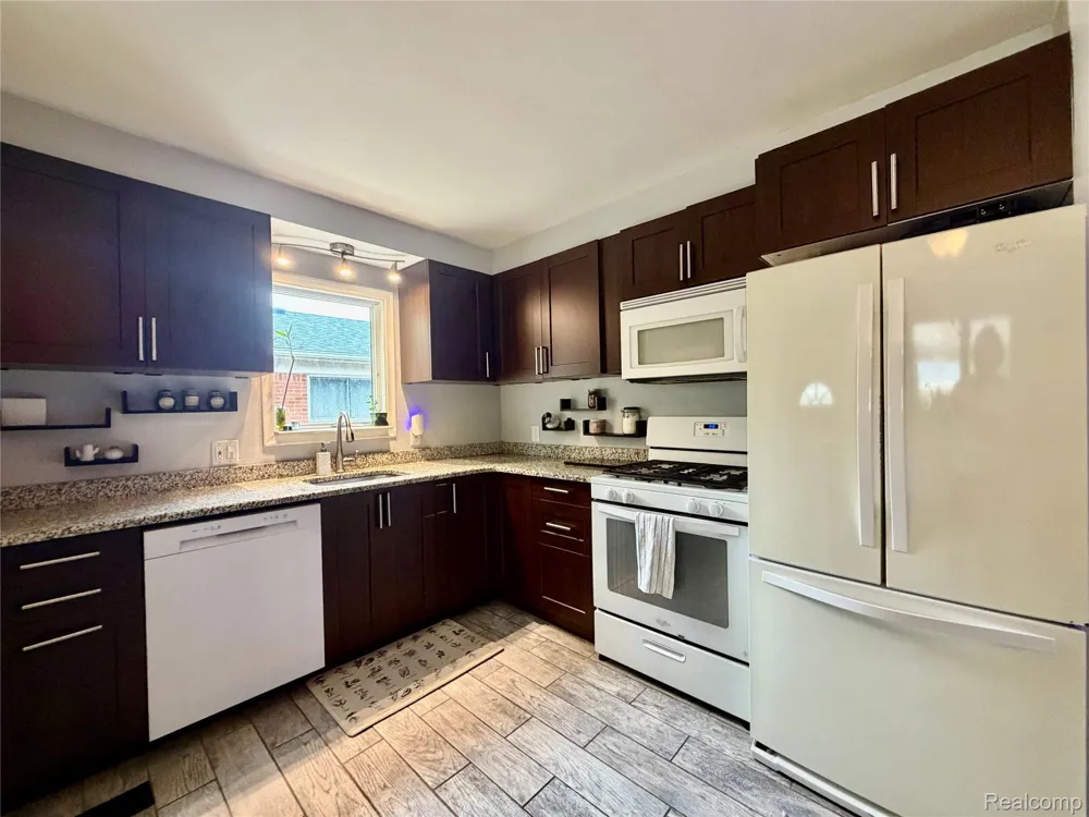 32833 Merritt Drive Westland City, MI 48185