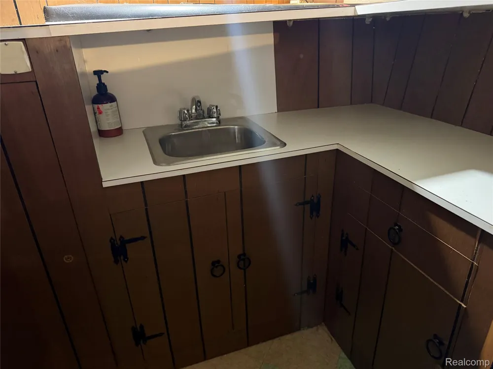 32833 Merritt Drive Westland City, MI 48185