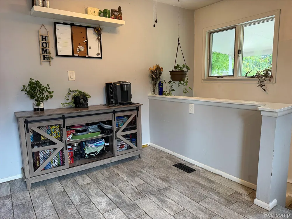 32833 Merritt Drive Westland City, MI 48185