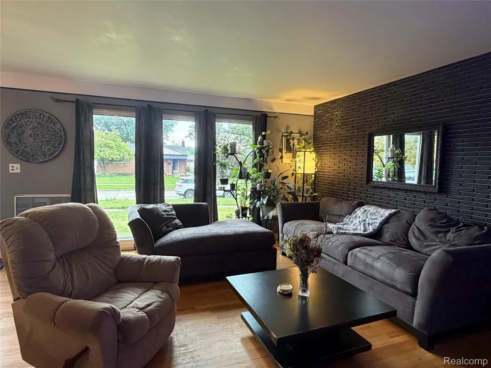32833 Merritt Drive Westland City, MI 48185