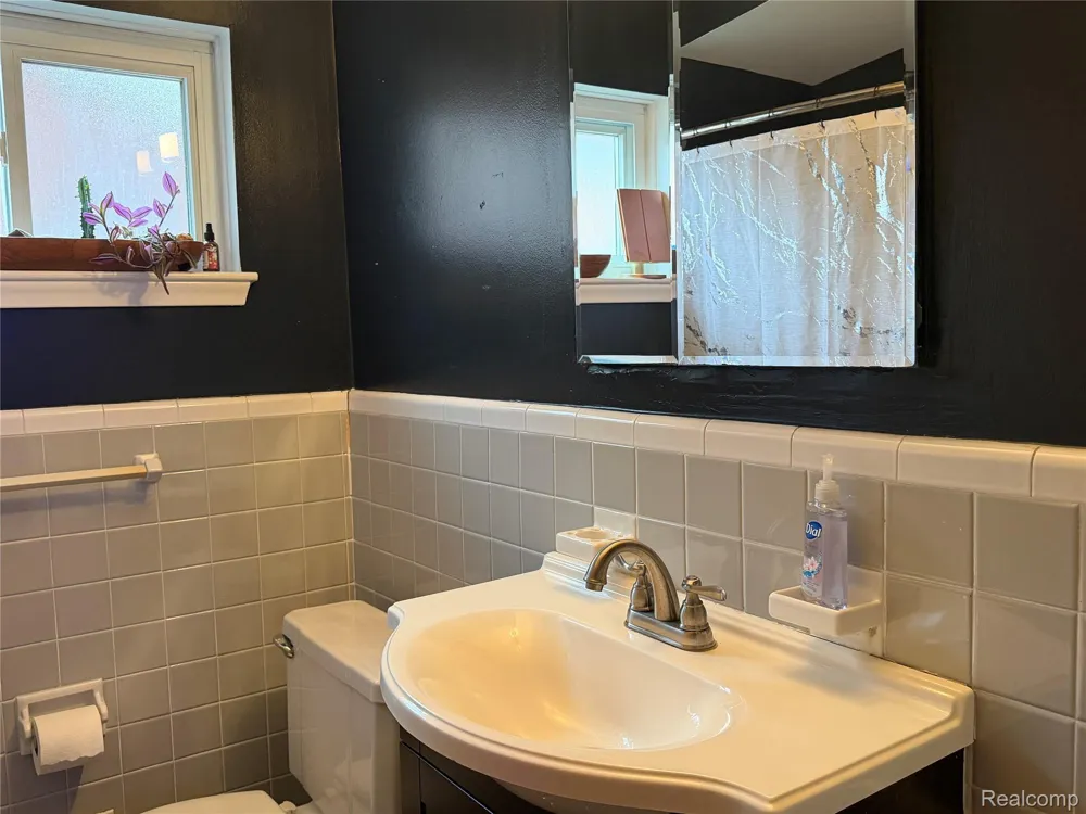 32833 Merritt Drive Westland City, MI 48185