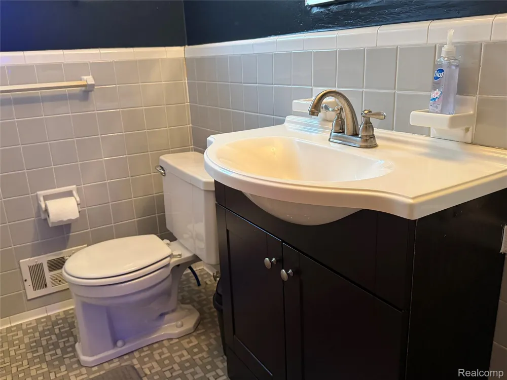 32833 Merritt Drive Westland City, MI 48185